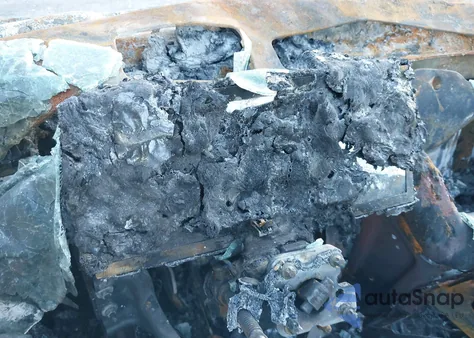 2018 Cadillac Escalade Esv Luxury z USA, uszkodzony, nr VIN 1GYS3HKJ5JR223307